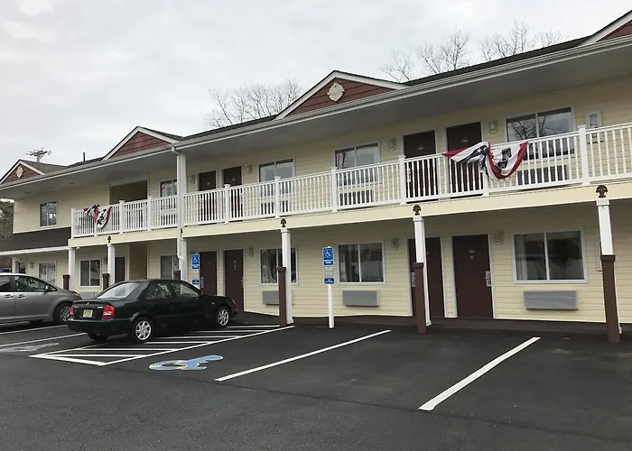 Motel: Crystal Inn And Suites